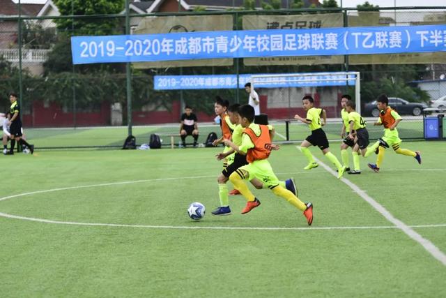 斯诺克世锦赛：赵心童首轮击败海菲尔德